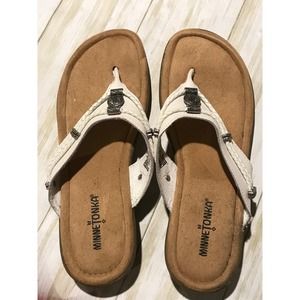 Minnetonka Women’s White Leather Sandals 10